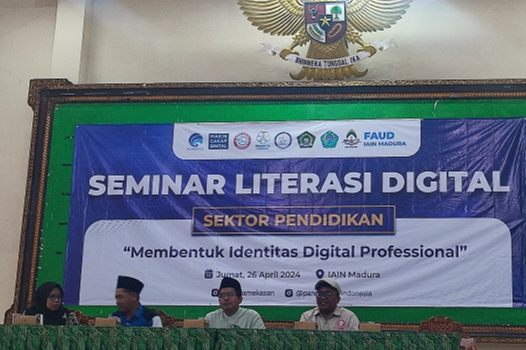 BENTUK IDENTITAS DIGITAL PROFESIONAL, FAUD IAIN MADURA SELENGGARAKAN SEMINAR LITERASI DIGITAL